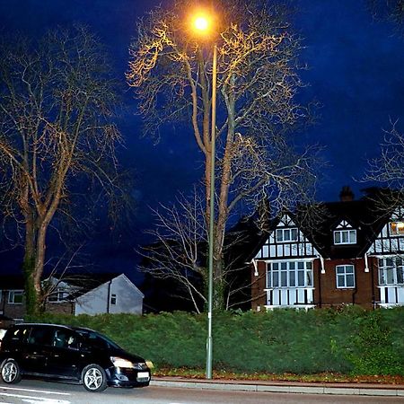 Gatwick Inn Horley Exterior photo