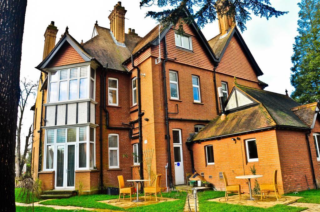 Gatwick Inn Horley Exterior photo