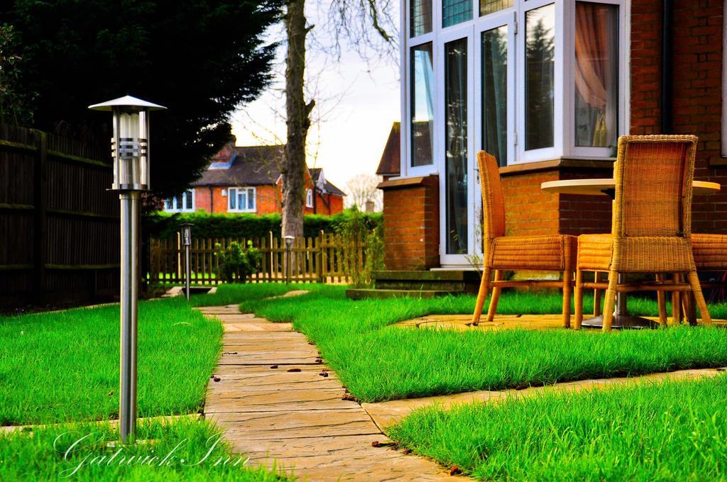 Gatwick Inn Horley Exterior photo