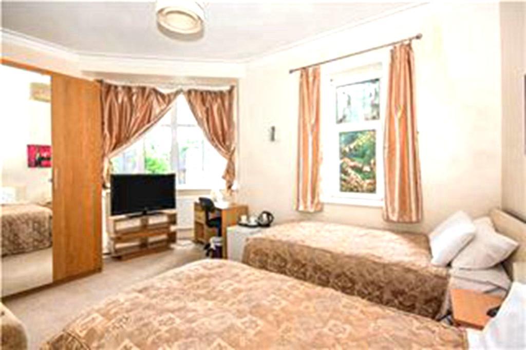 Gatwick Inn Horley Exterior photo