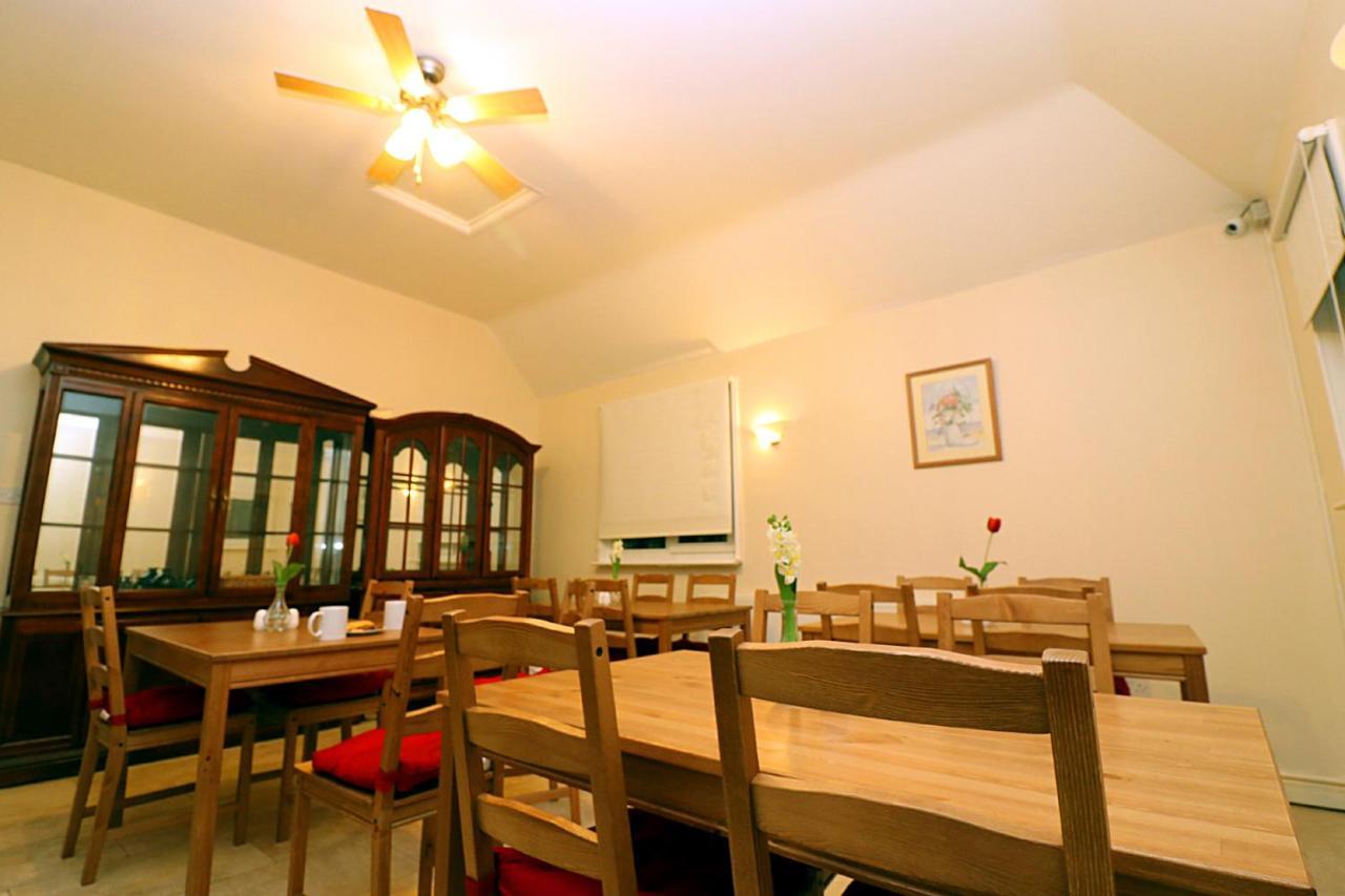Gatwick Inn Horley Exterior photo