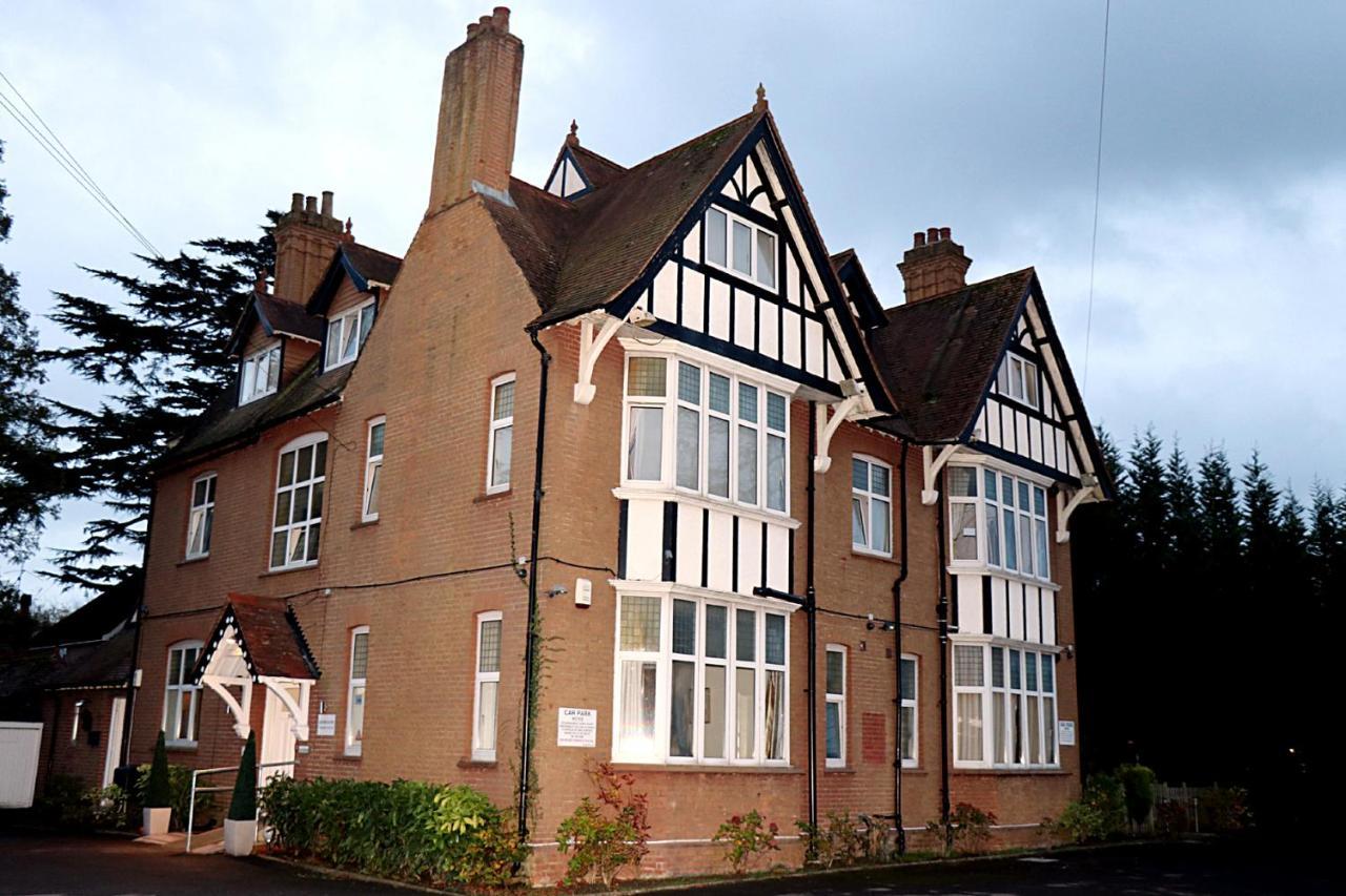 Gatwick Inn Horley Exterior photo