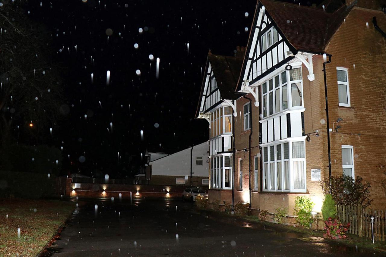 Gatwick Inn Horley Exterior photo